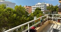 Welcome to this sunny apartment with a beautiful balcony in the heart of Cala Millor