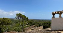 Propiedad histórica con increíbles vistas panorámicas al mar en una gran parcela en Manacor